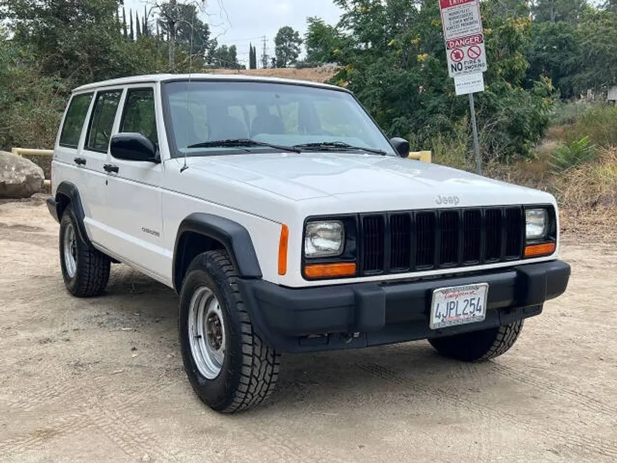 2000 Jeep Cherokee SE photo 1