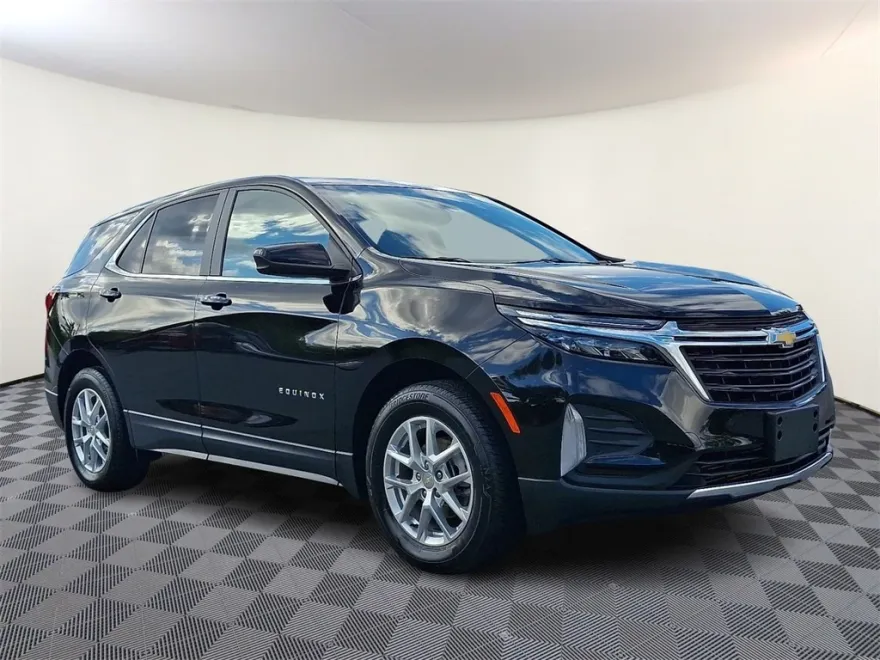 2022 Chevrolet Equinox LT photo 1