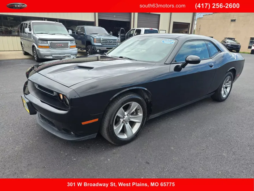2015 Dodge Challenger SXT photo 1