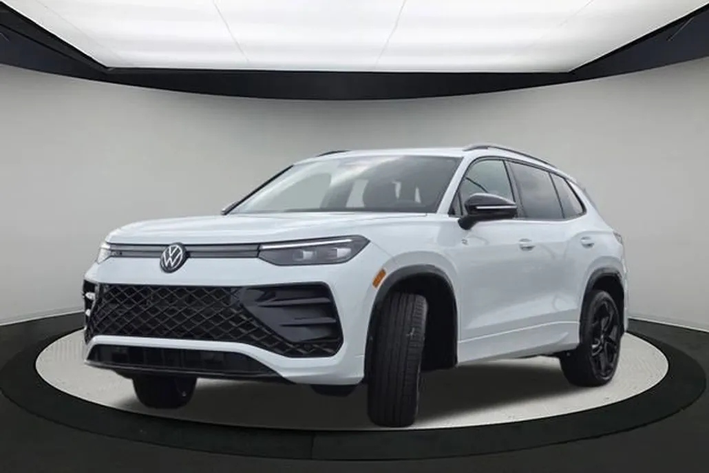 2025 Volkswagen Tiguan SE R-Line Black photo 1