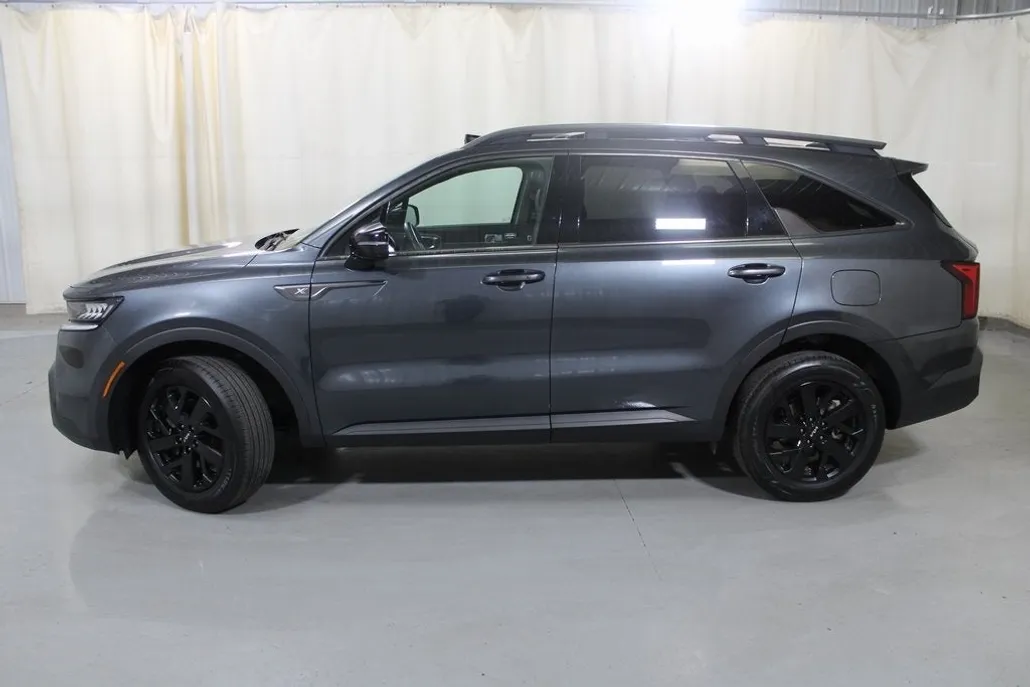 2022 Kia Sorento S photo 1