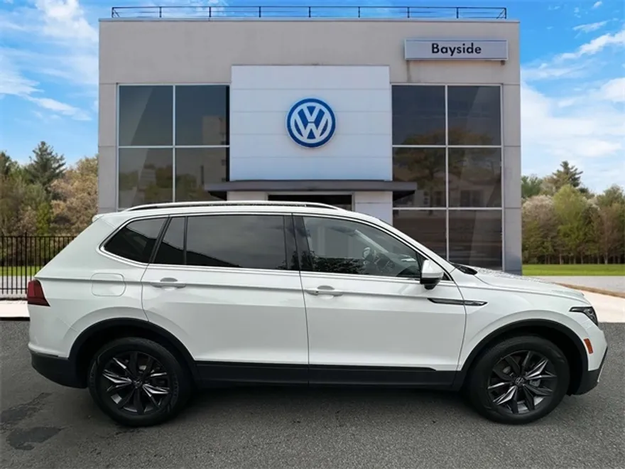 2022 Volkswagen Tiguan SE photo 1