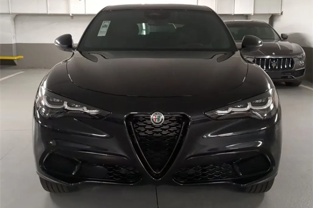 2025 Alfa Romeo Stelvio Sprint Base photo 1