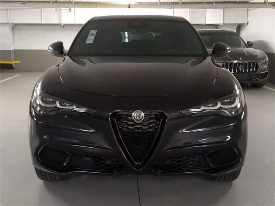 2025 Alfa Romeo Stelvio Sprint Base photo 1