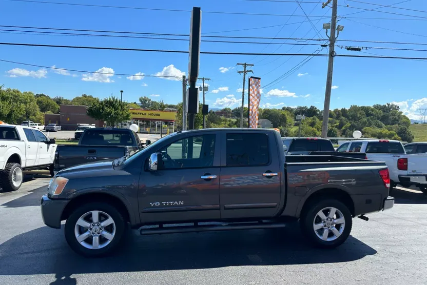 2010 Nissan Titan Crew Cab LE photo 1
