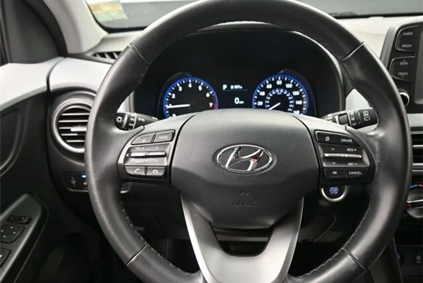 2021 Hyundai Kona SEL photo 1