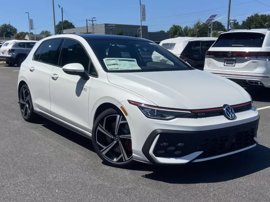 2025 Volkswagen Golf GTI SE photo 1