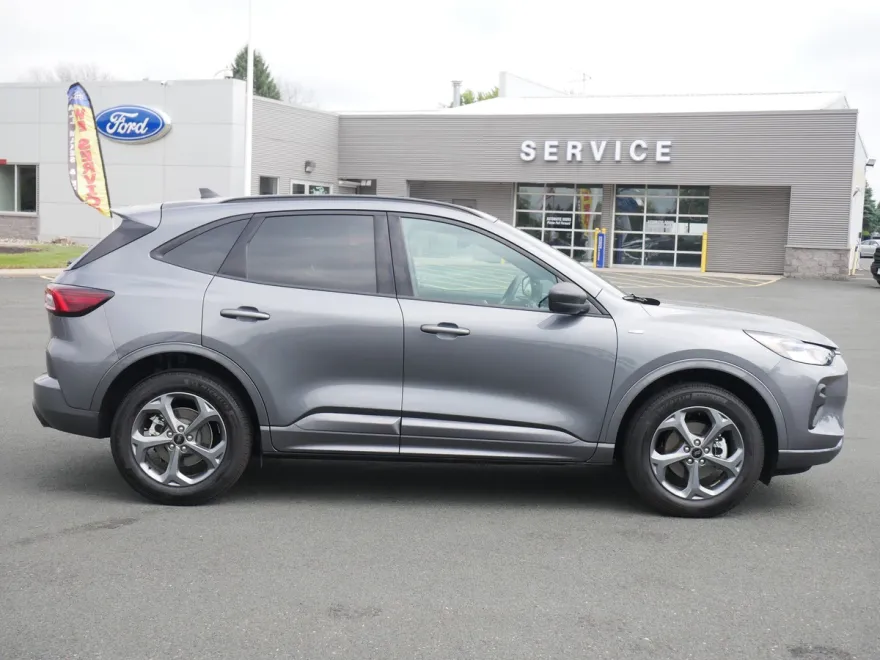 2024 Ford Escape ST-Line photo 1