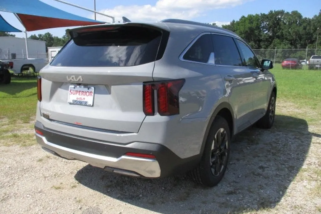 2025 Kia Sorento S photo 1