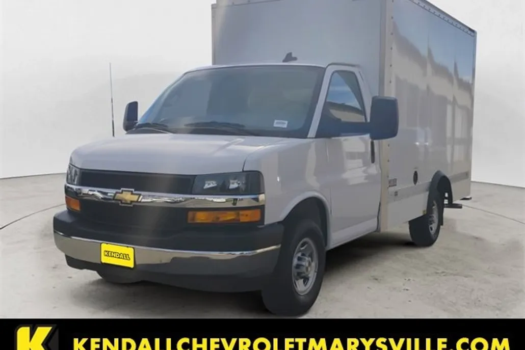 2024 Chevrolet Express Cutaway 3500 photo 1