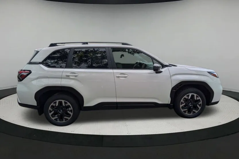2025 Subaru Forester Premium photo 1