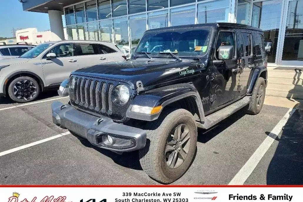 2022 Jeep Wrangler Unlimited Sahara Altitude photo 1