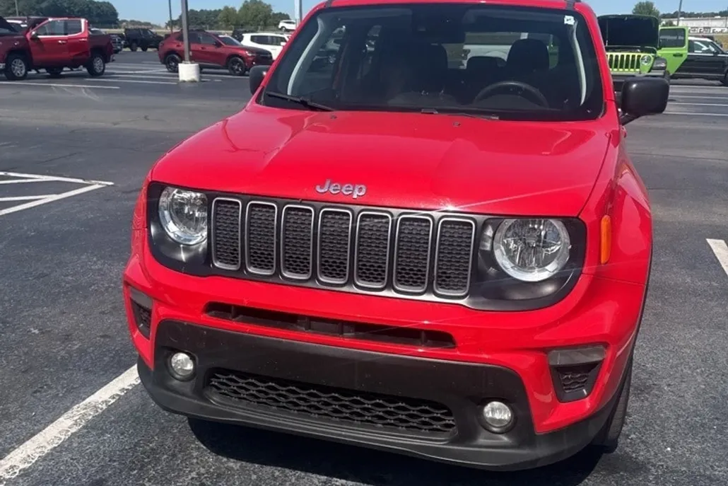 2022 Jeep Renegade Latitude photo 1