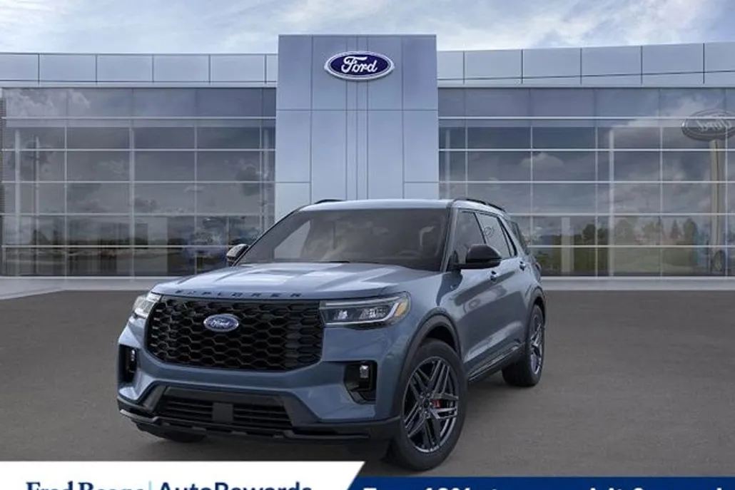 2025 Ford Explorer ST-Line photo 1