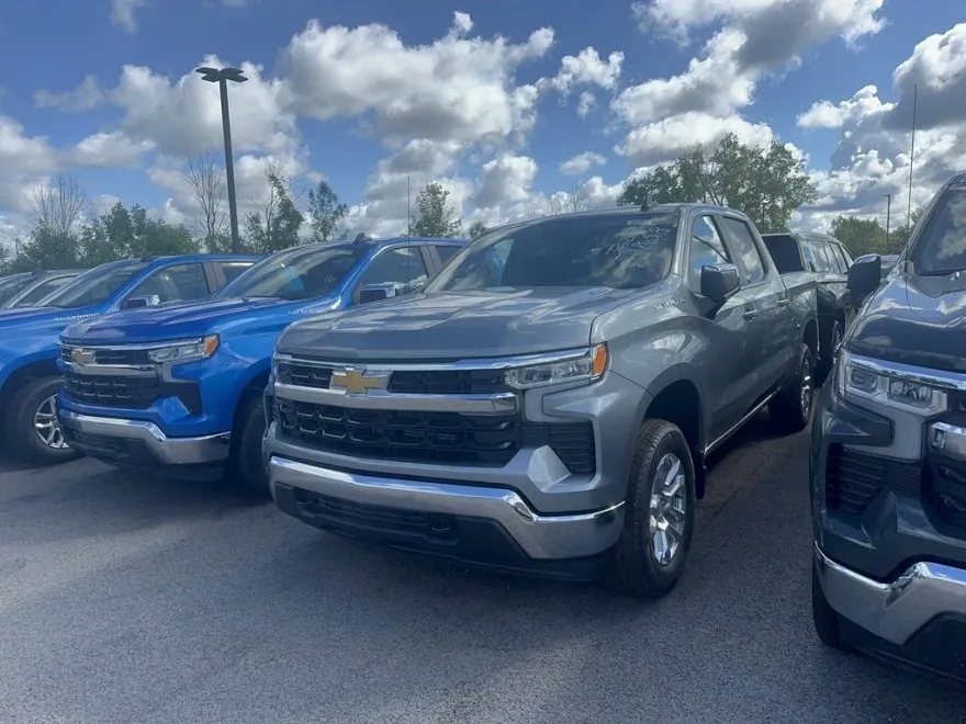 2026 Chevrolet Silverado 1500 LT photo 1