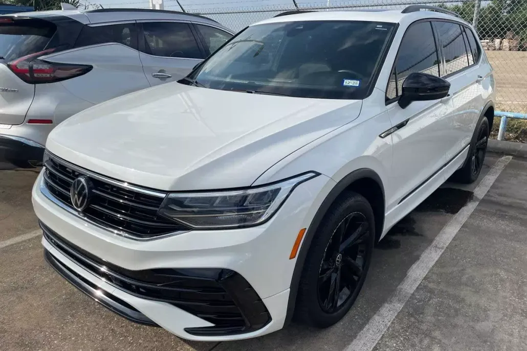 2023 Volkswagen Tiguan SE R-Line Black photo 1
