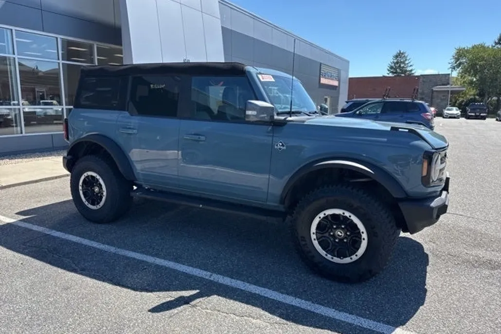 2022 Ford Bronco Outer Banks photo 1