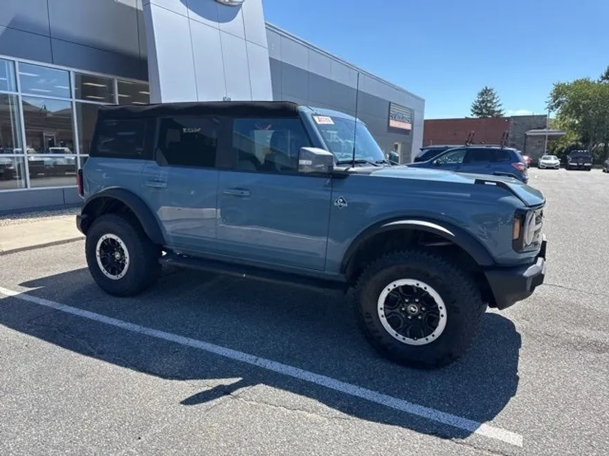 2022 Ford Bronco Outer Banks photo 1