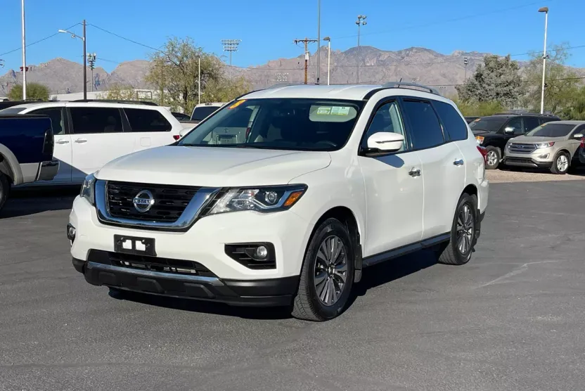 2018 Nissan Pathfinder SV photo 1