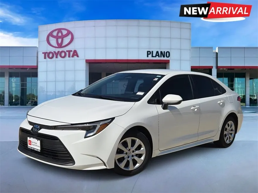 2024 Toyota RAV4 LE photo 1