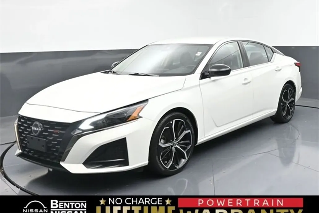 2024 Nissan Altima 2.5 SR photo 1