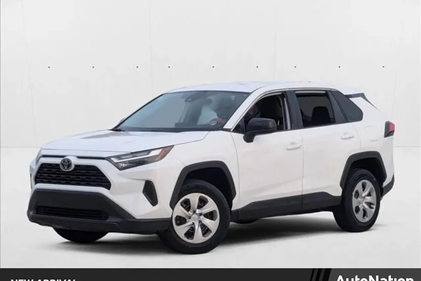 2023 Toyota RAV4 LE photo 1