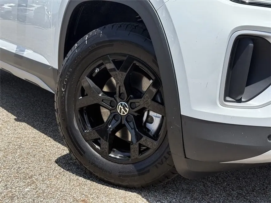 2025 Volkswagen Atlas Peak Edition SE photo 1
