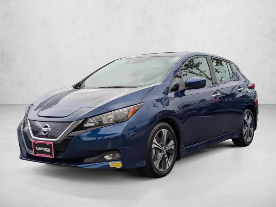 2022 Nissan Leaf SV photo 1