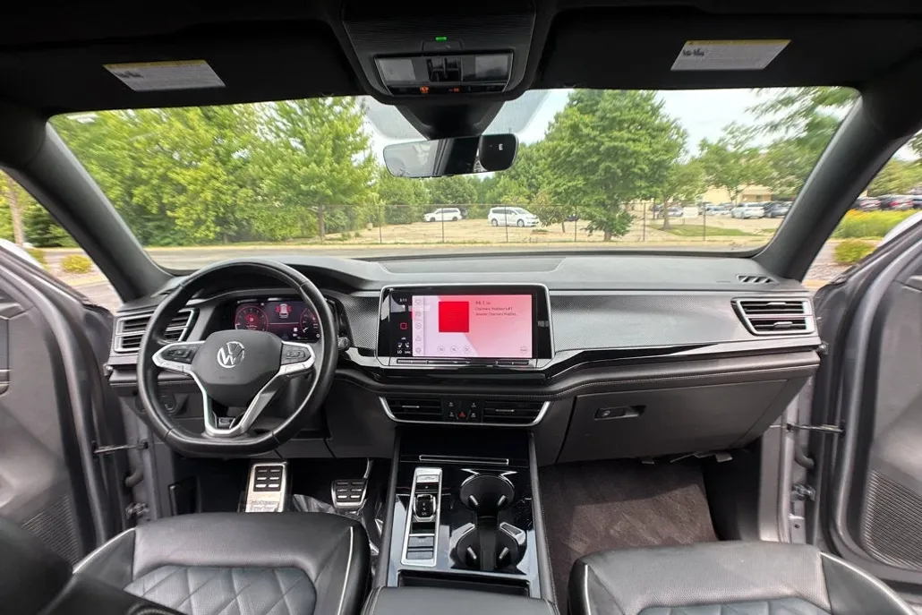 2024 Volkswagen Atlas Cross Sport SEL Premium R-Line photo 1
