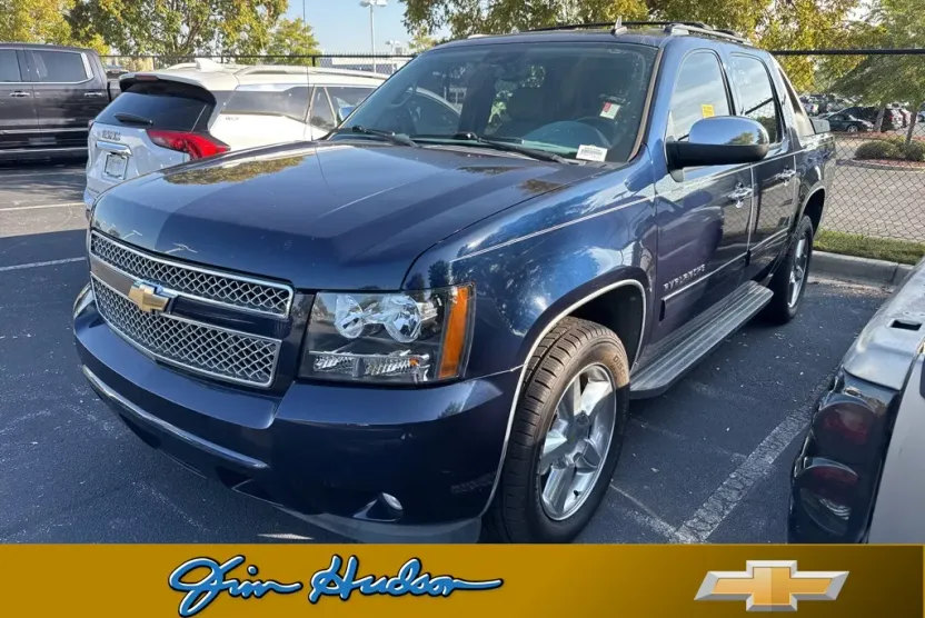 2011 Chevrolet Avalanche LT photo 1