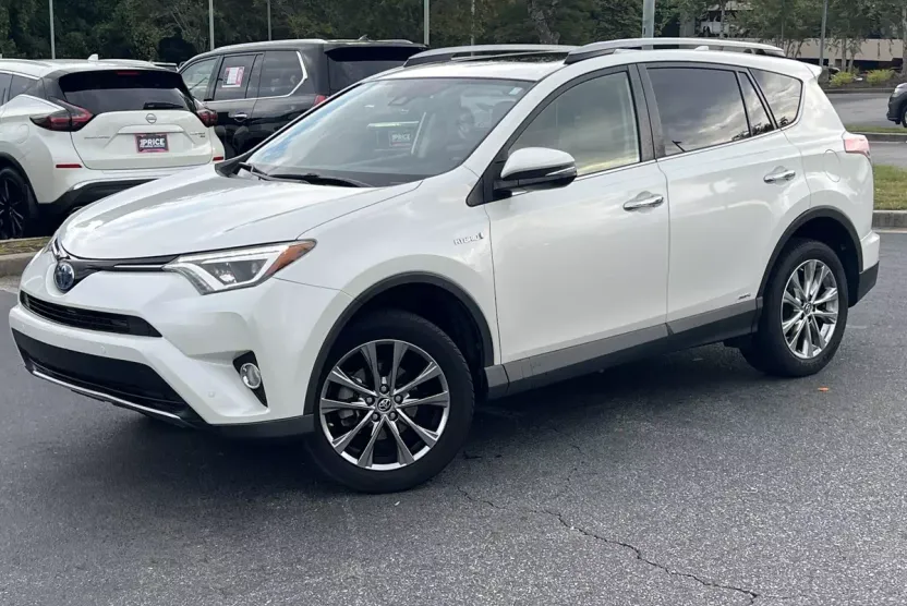2017 Toyota RAV4 Hybrid Limited photo 1