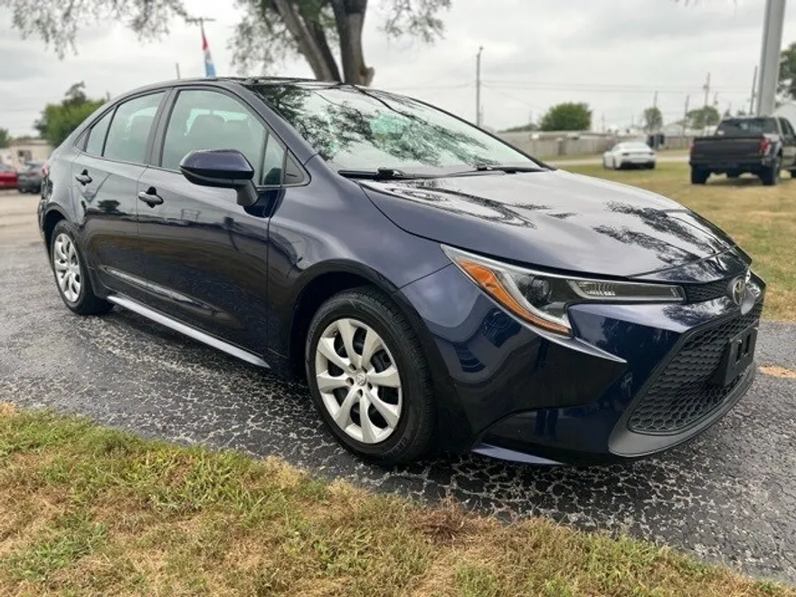 2022 Toyota Corolla LE photo 1