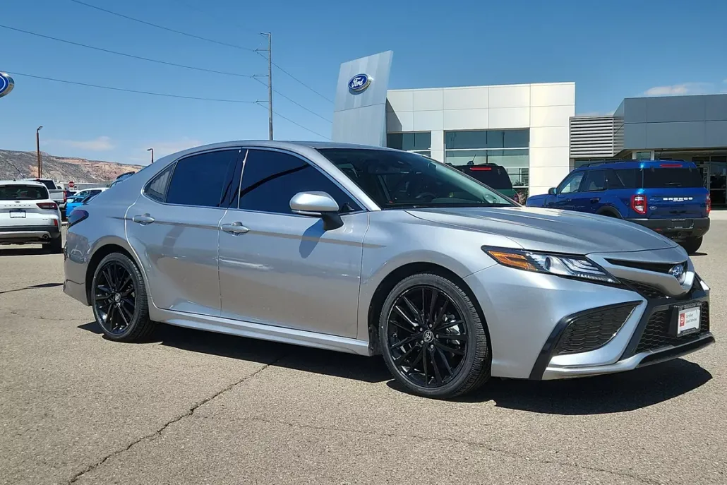 2023 Toyota Camry Hybrid XSE photo 1