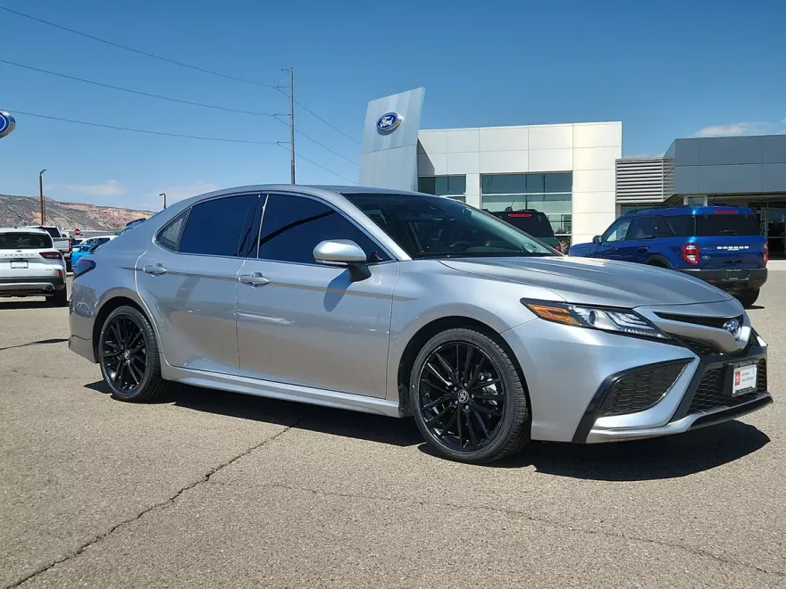 2023 Toyota Camry Hybrid XSE photo 1