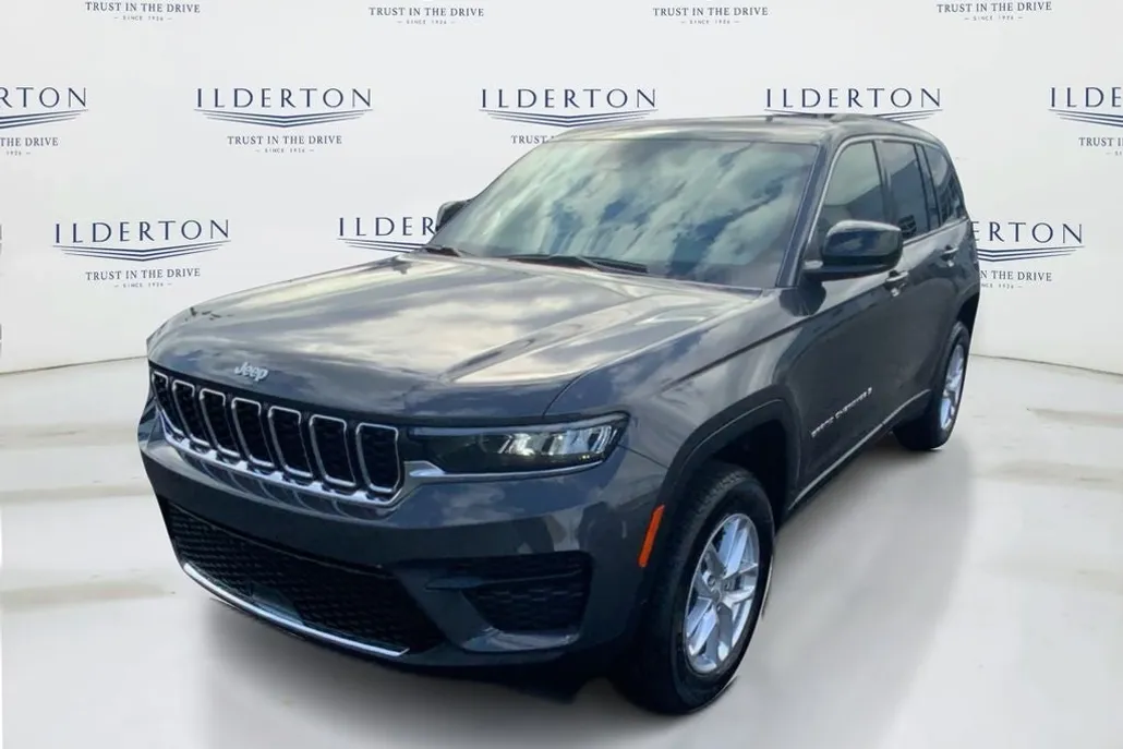 2025 Jeep Grand Cherokee Laredo photo 1
