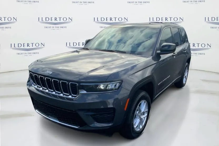 2025 Jeep Grand Cherokee Laredo photo 1