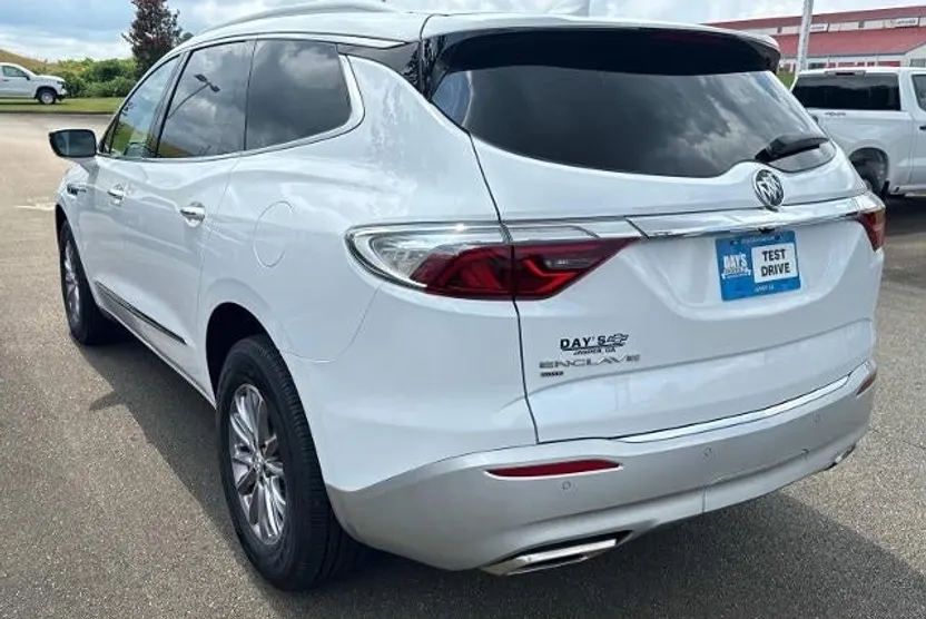 2023 Buick Enclave Essence photo 1