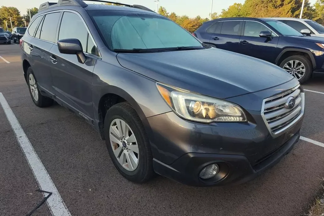 2016 Subaru Outback 2.5i Premium photo 1
