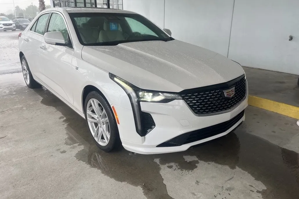 2022 Cadillac CT4 Luxury photo 1