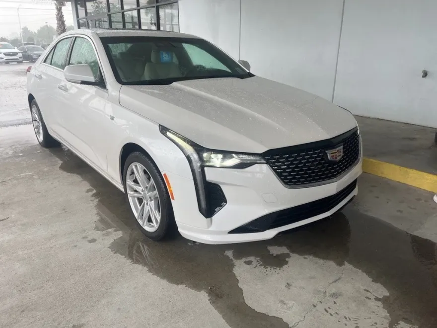 2022 Cadillac CT4 Luxury photo 1