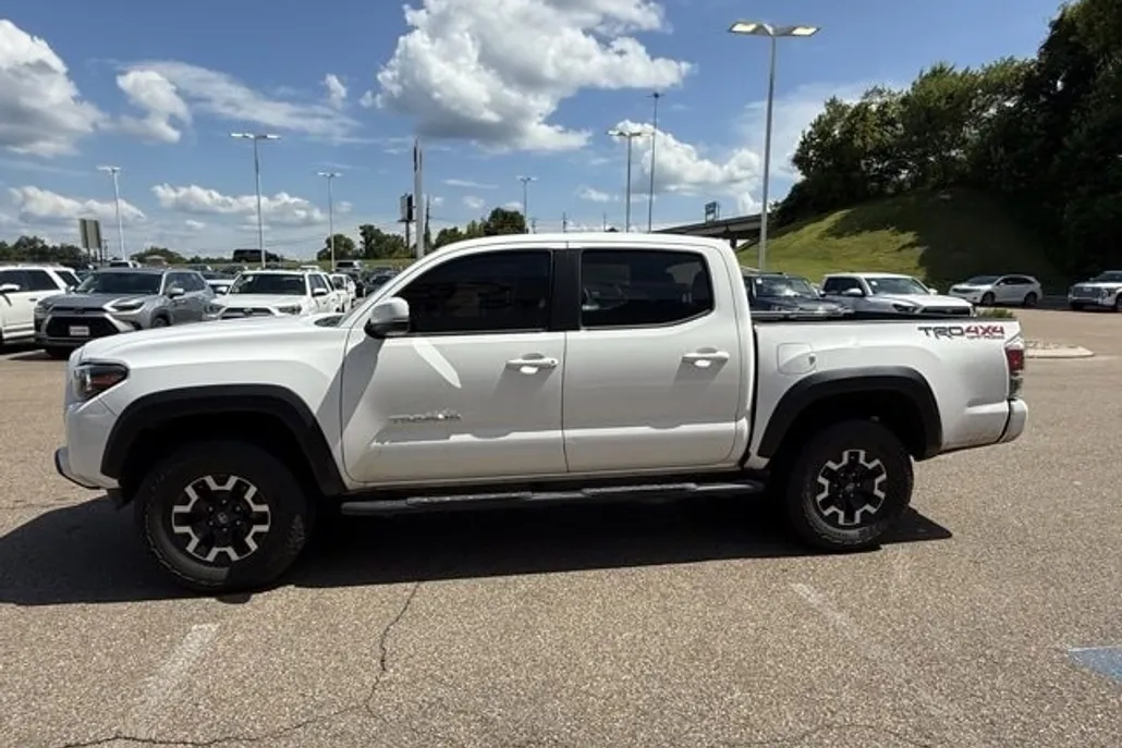 2023 Toyota Tacoma TRD Off-Road photo 1