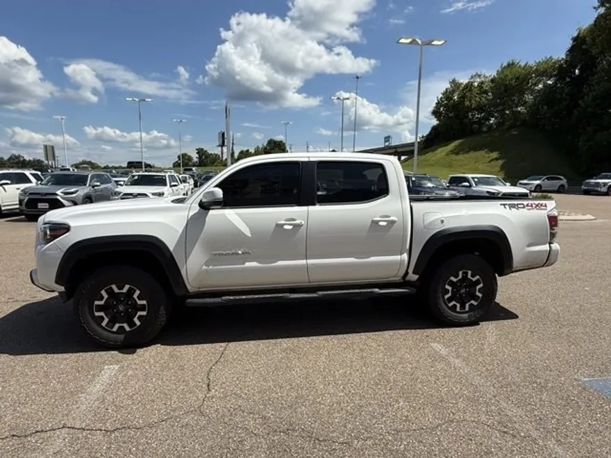 2023 Toyota Tacoma TRD Off-Road photo 1