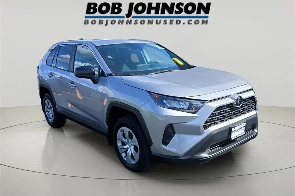 2022 Toyota RAV4 LE photo 1