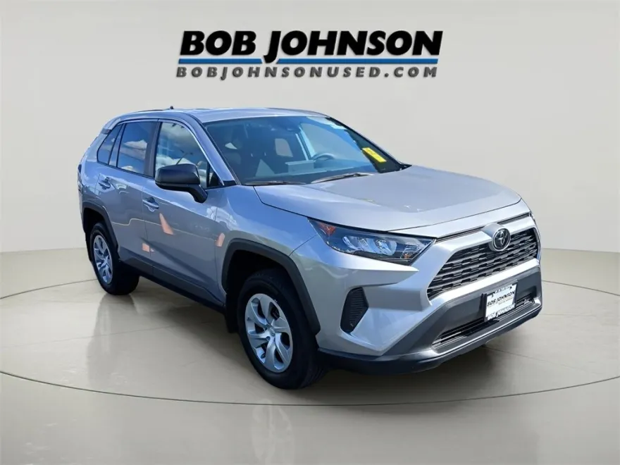 2022 Toyota RAV4 LE photo 1