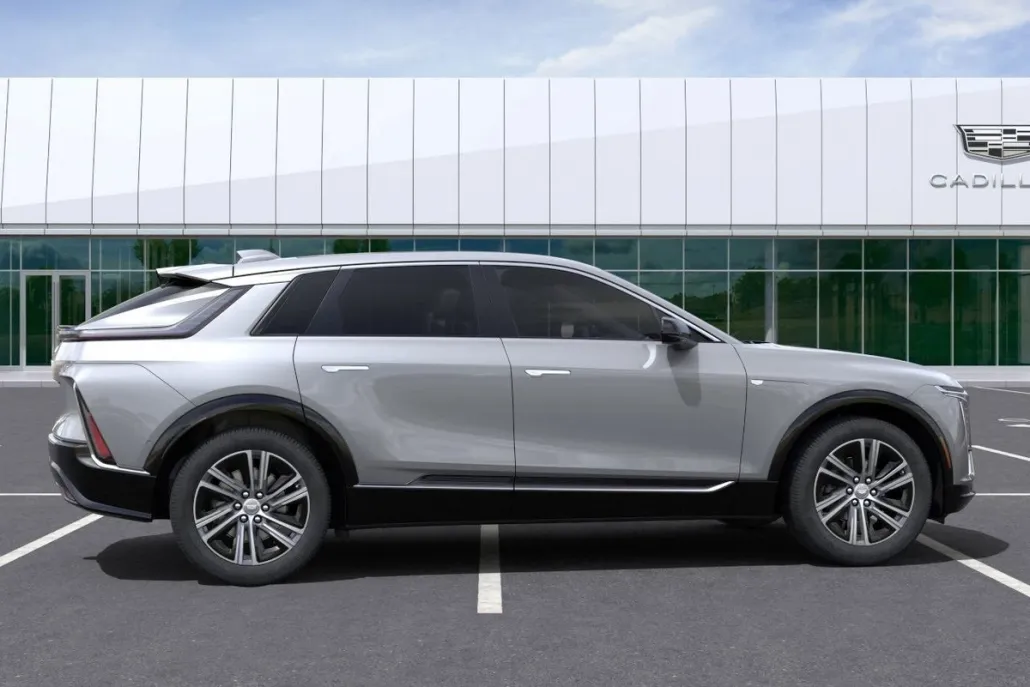 2025 Cadillac Lyriq Luxury photo 1