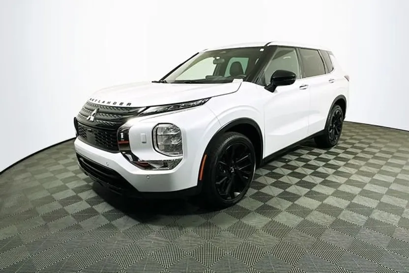 2023 Mitsubishi Outlander SE Black Edition photo 1