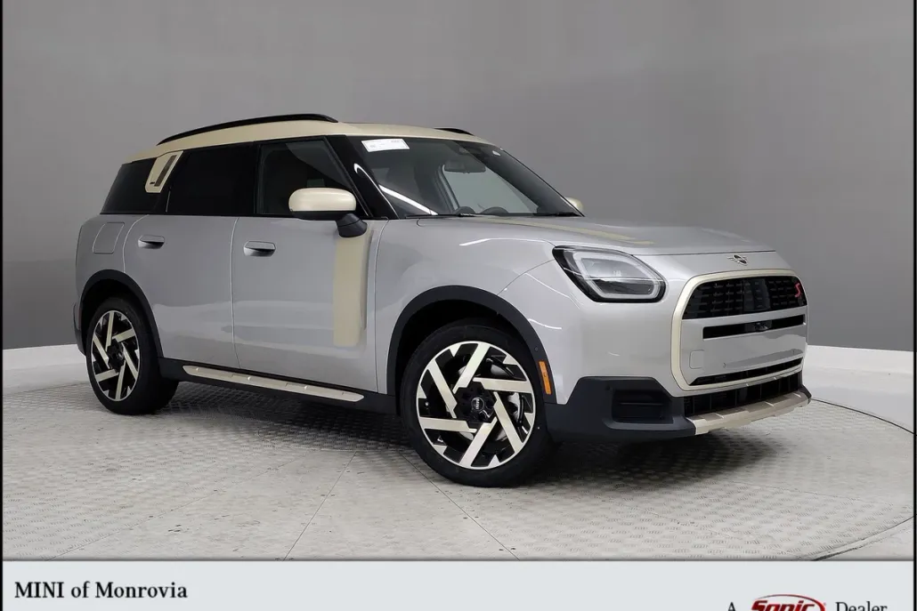 2026 Mini Countryman Iconic S ALL4 photo 1