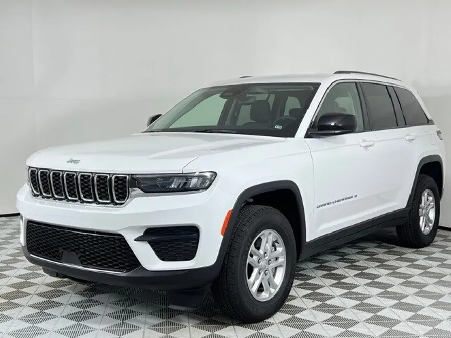 2023 Jeep Grand Cherokee Laredo photo 1