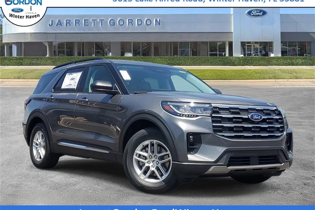 2025 Ford Explorer photo 1