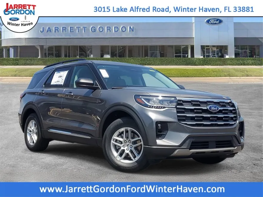2025 Ford Explorer photo 1